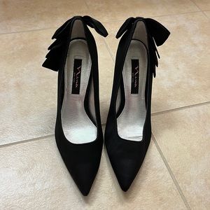 Nina black satin high heels with bow - like new! Size 37.5